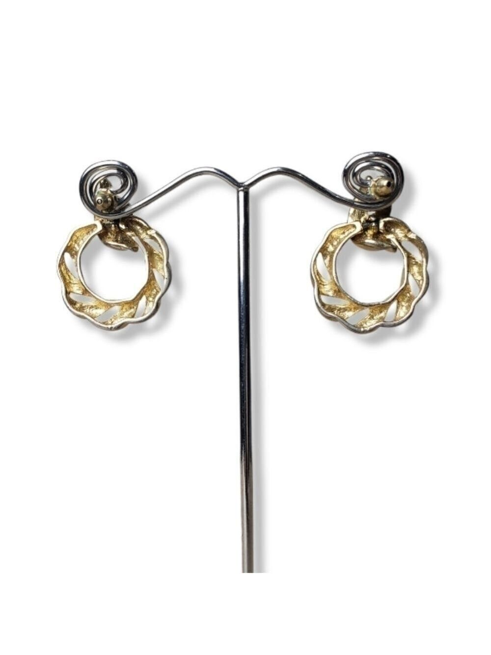 𝅺Vintage Goldtone Swirl Post-back Earrings - Picture 4 of 6